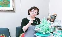 엄지숙 꽃도자 작가, '흙으로 피어난 꽃, 시간을 담다' 전 개최
